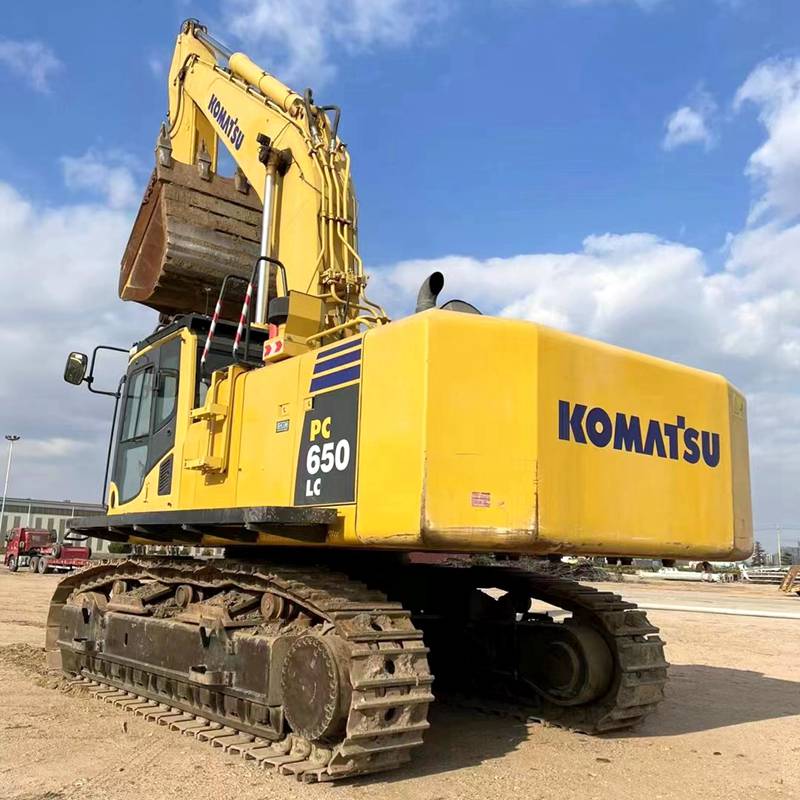 Used Komatsu PC650-8