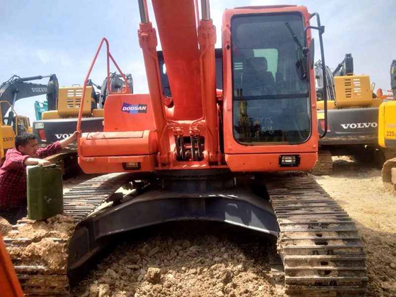 Used Doosan DH225-9