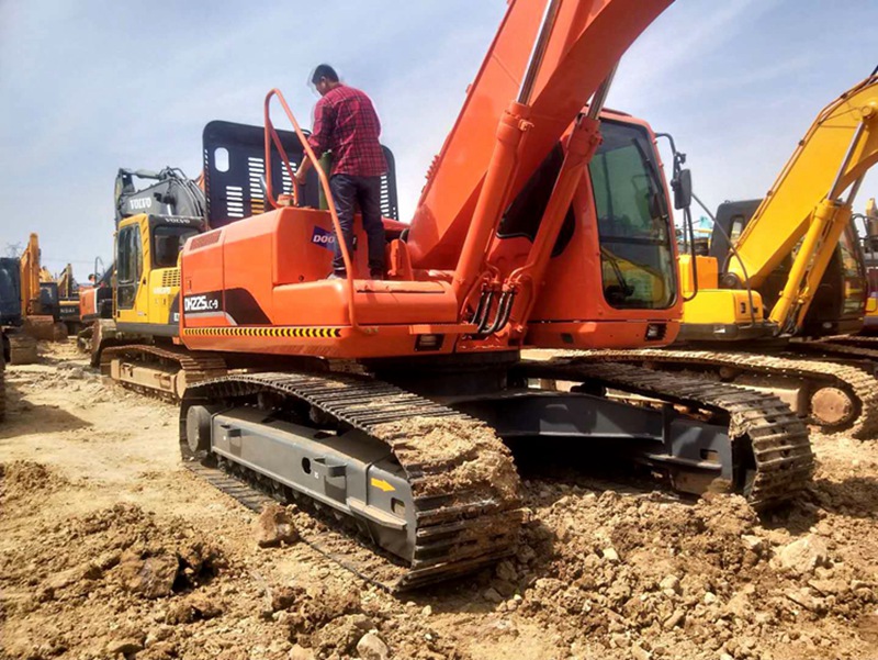 Used Doosan DH225-9