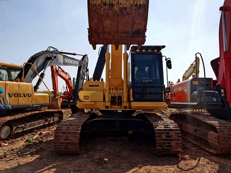 Used Komatsu PC210-8