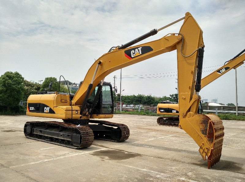 Used Caterpillar CAT323D