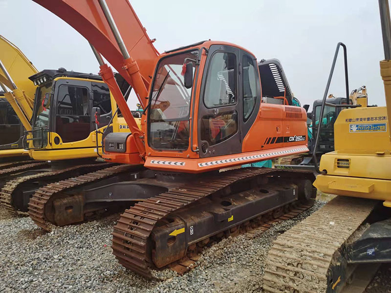 Used Doosan DX260