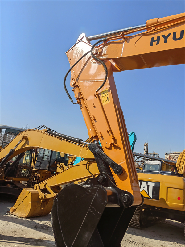 Used Hyundai R305L-9T