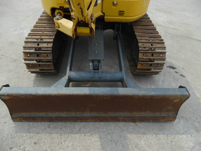 Used Komatsu PC30MR-2