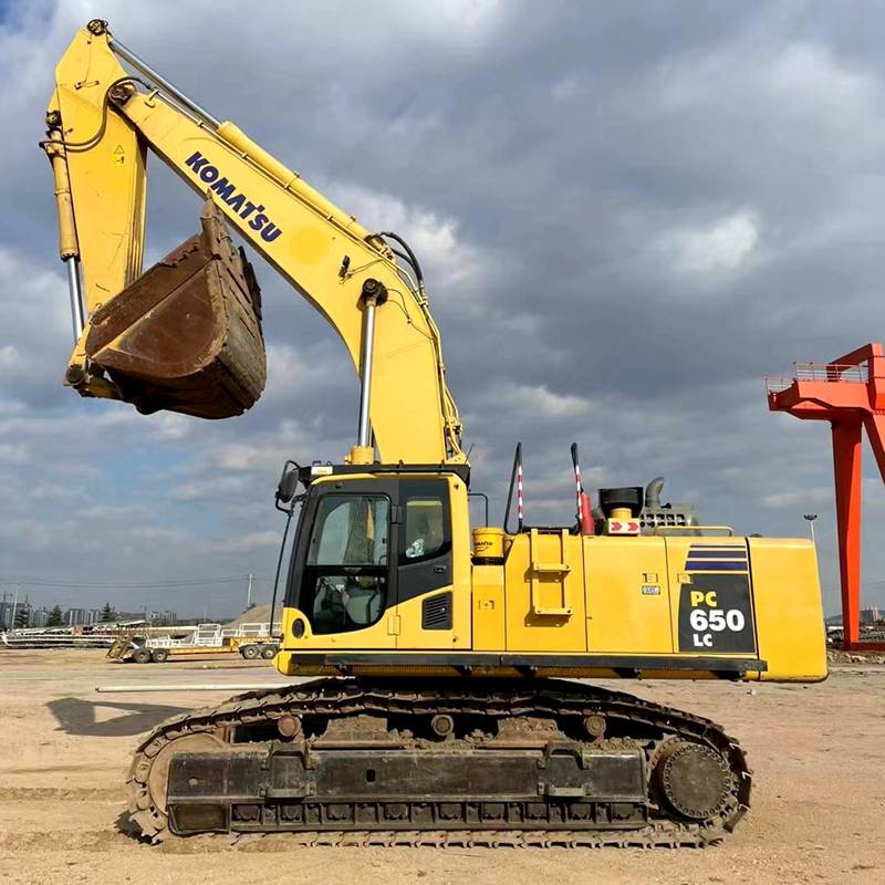 Used Komatsu PC650-8