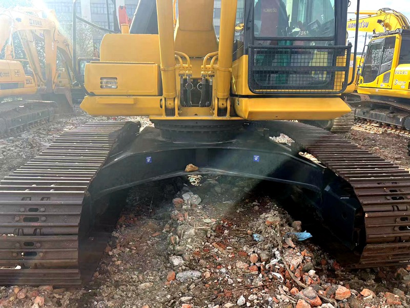 Used Komatsu PC240-8