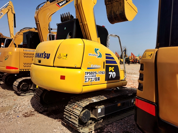 Used Komatsu PC70-8