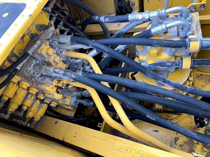 Used Komatsu PC200-8MO