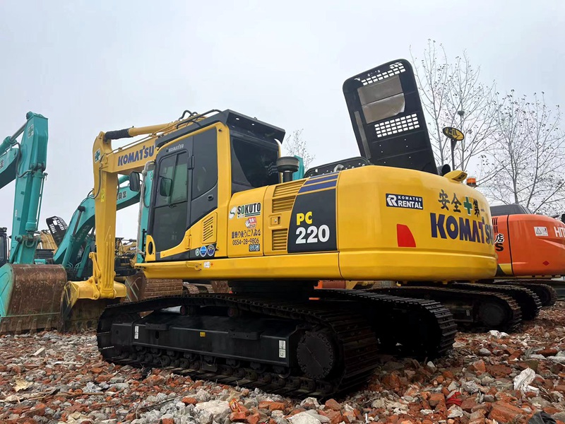 Used Komatsu PC220-8