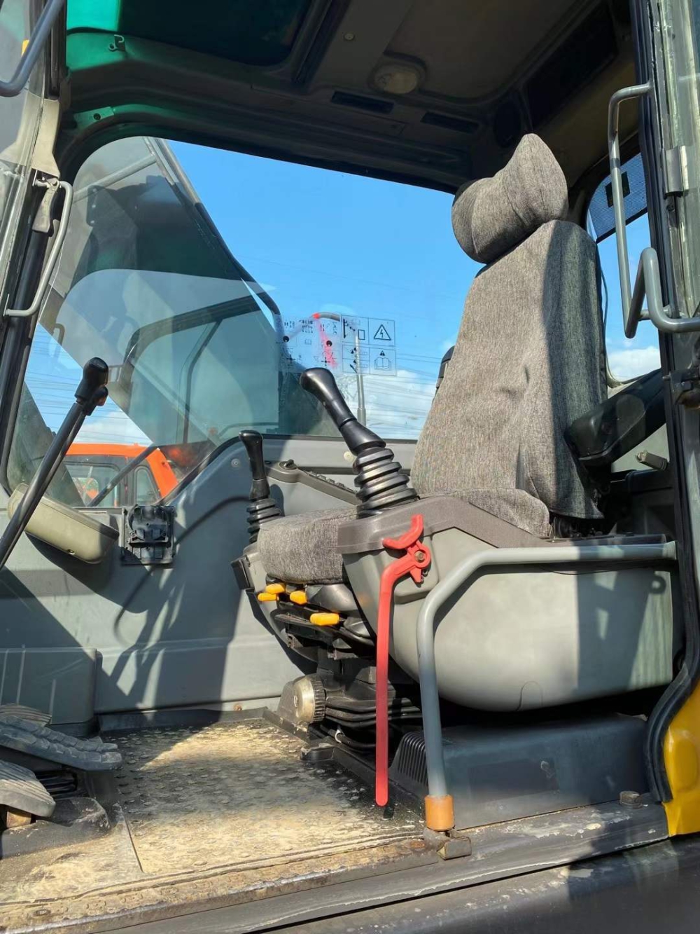 Used Volvo EC200D