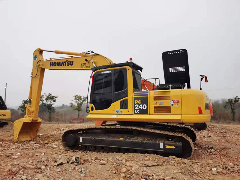 Used Komatsu PC240-8