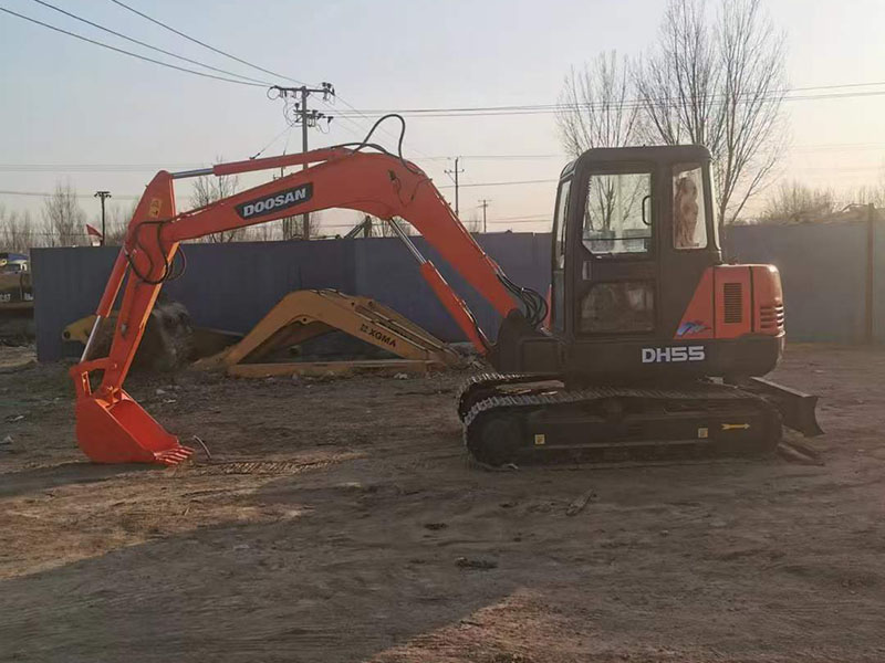 Used Doosan DH55