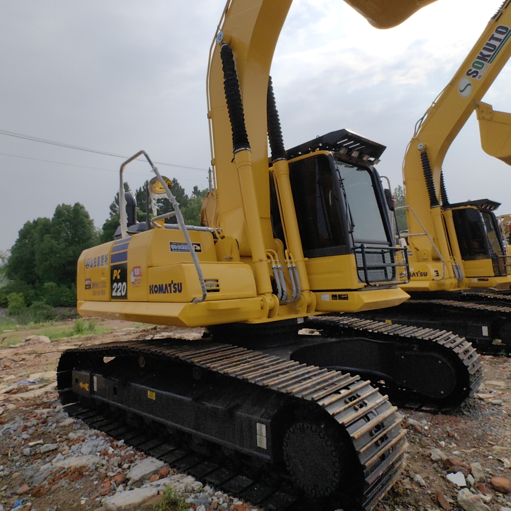 Used Komatsu PC220-8