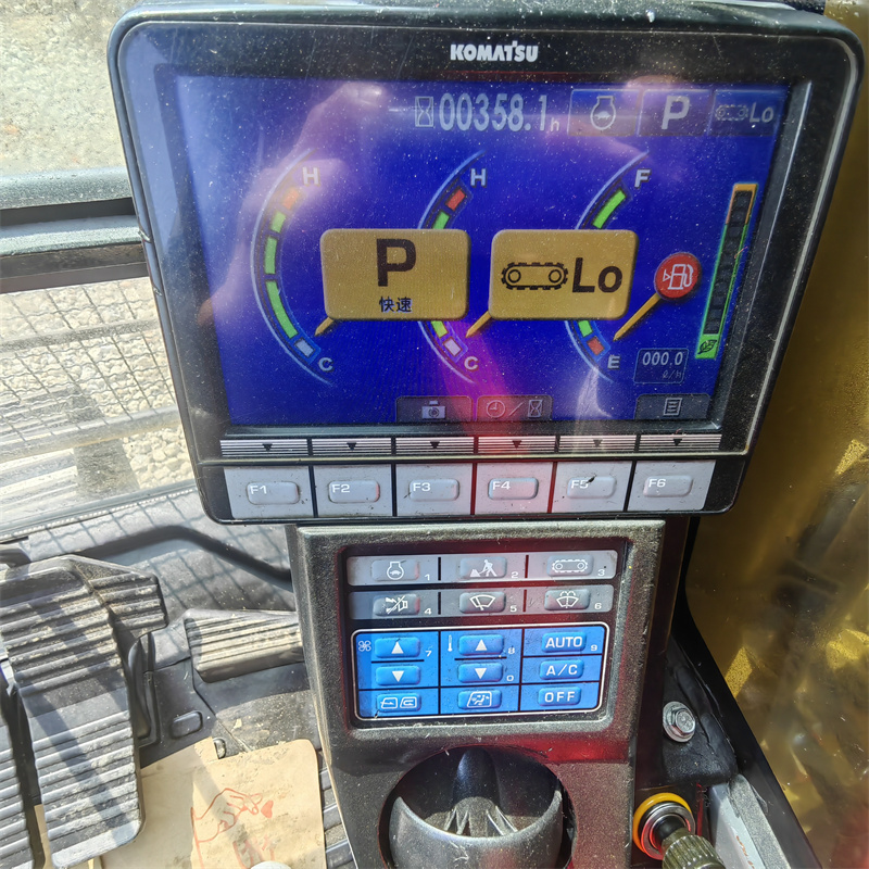 Used Komatsu PC220-8MO