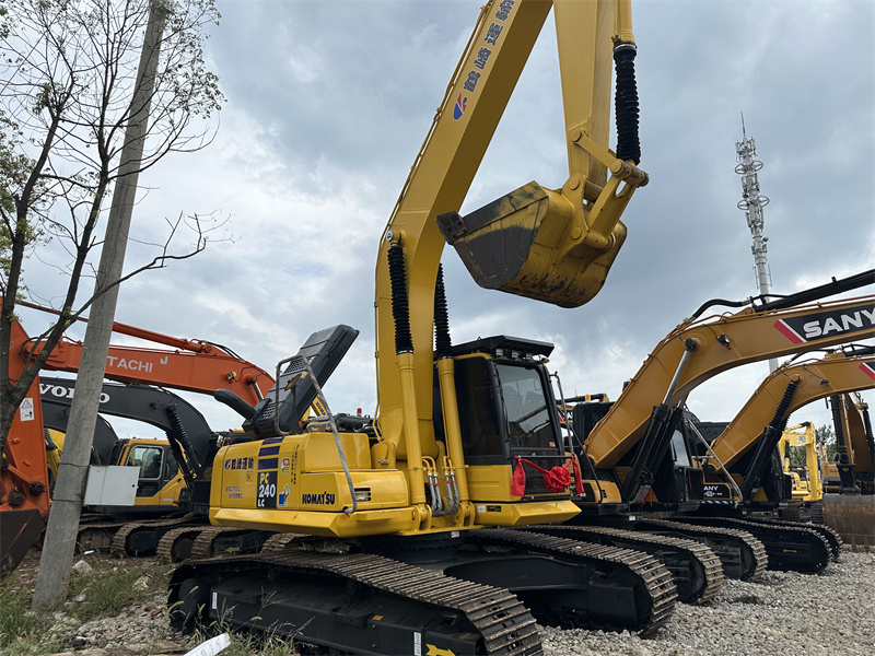 Used Komatsu PC240-8