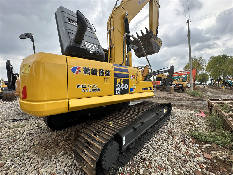 Used Komatsu PC240-8