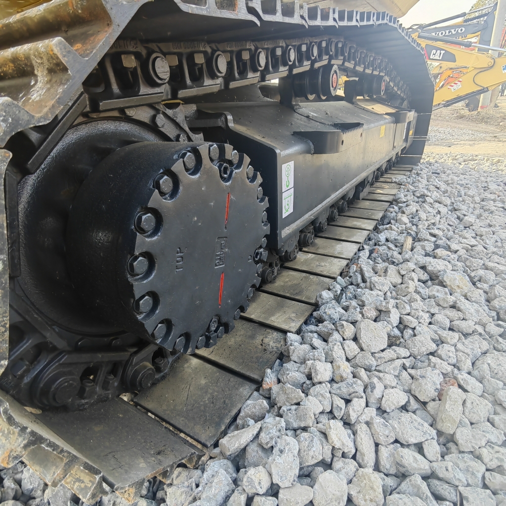 Used Komatsu PC200-8