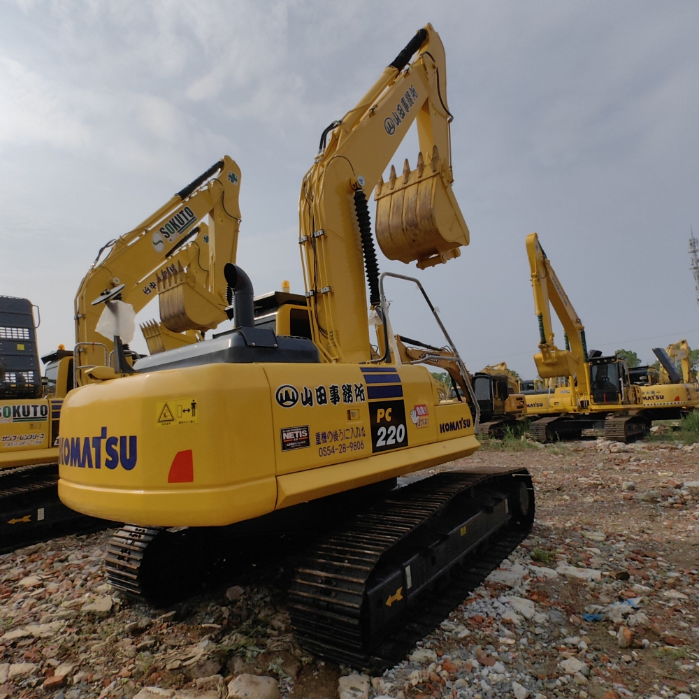 Used Komatsu PC220-8