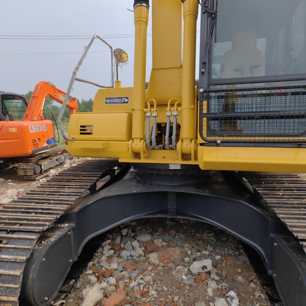 Used Komatsu PC220-8