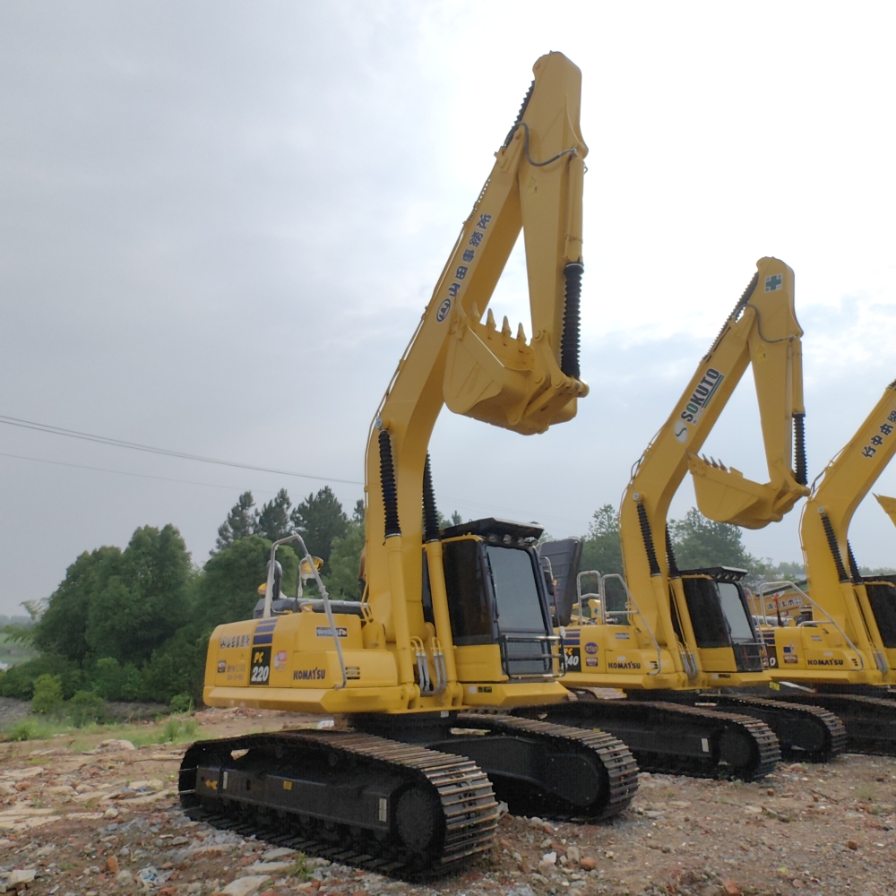 Used Komatsu PC220-8