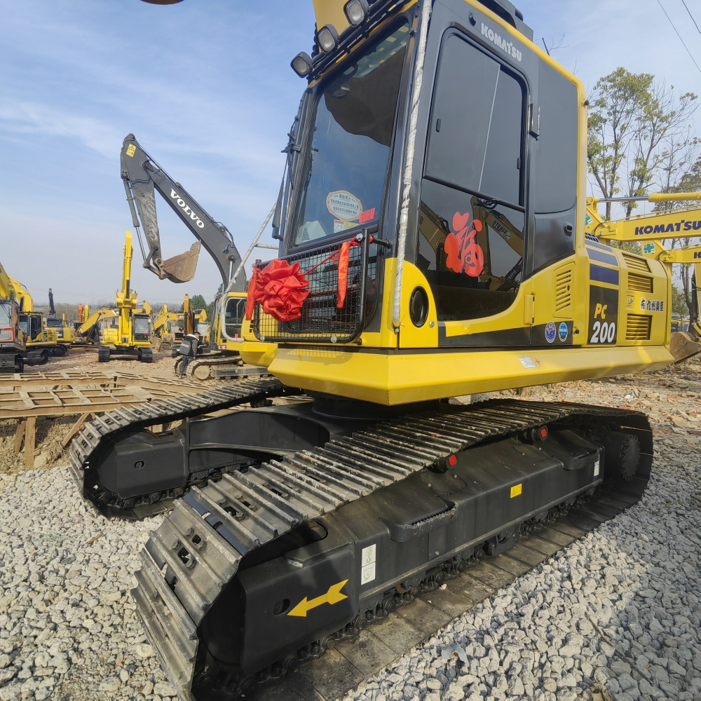 Used Komatsu PC200-8