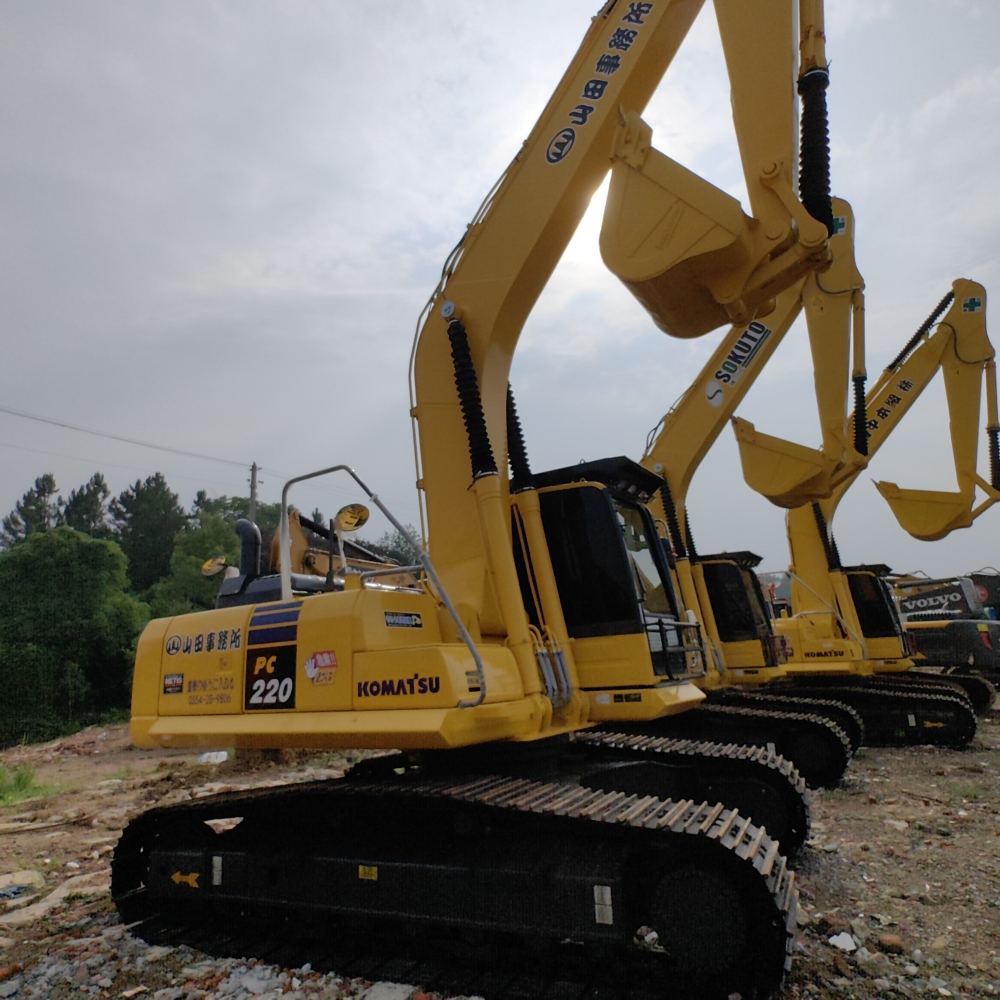 Used Komatsu PC220-8