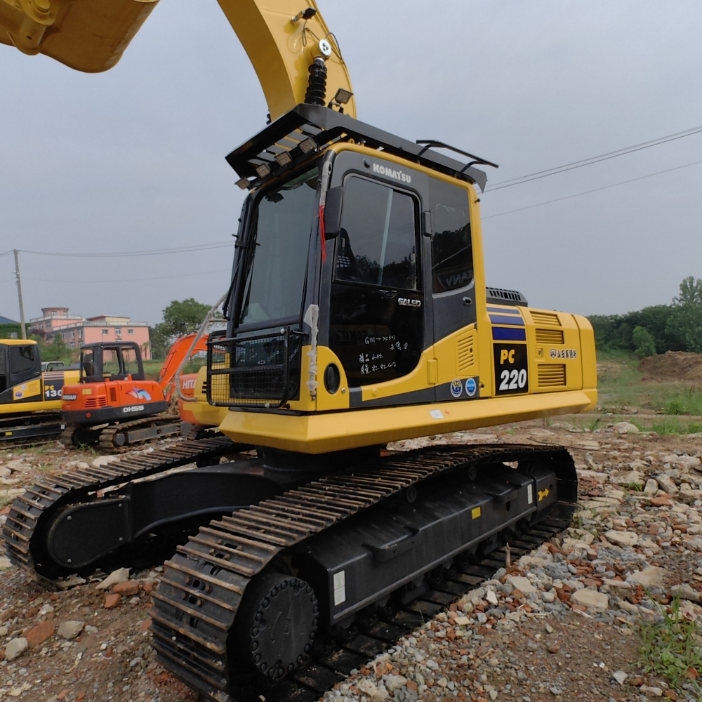 Used Komatsu PC220-8