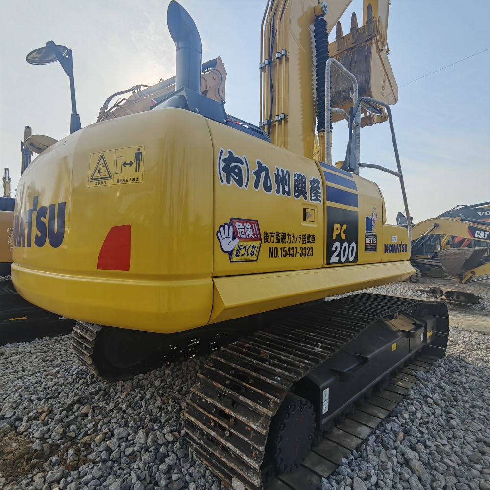 Used Komatsu PC200-8