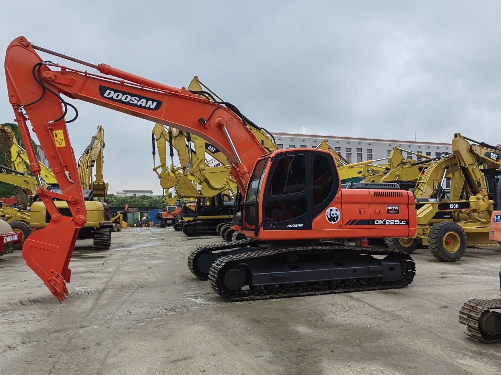 Used Doosan DX225LCA