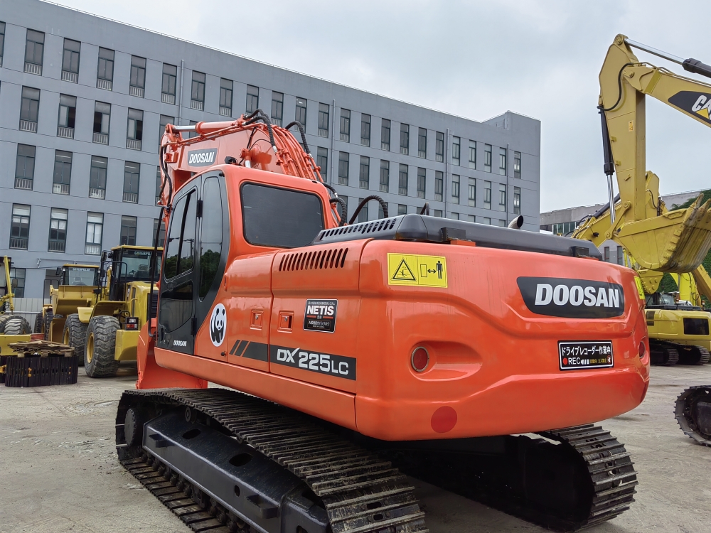 Used Doosan DX225LCA