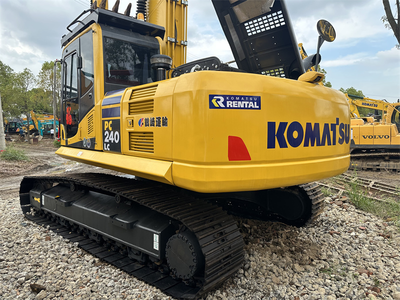 Used Komatsu PC240-8