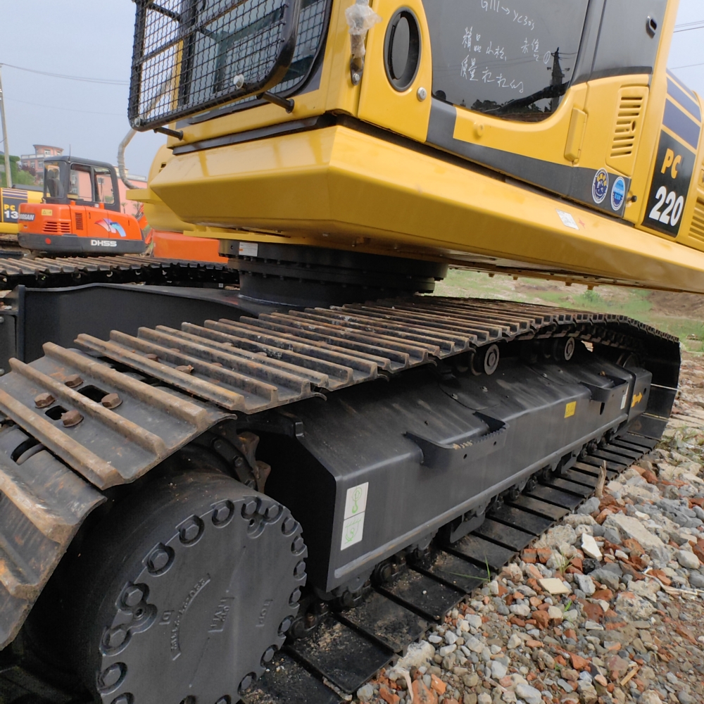 Used Komatsu PC220-8