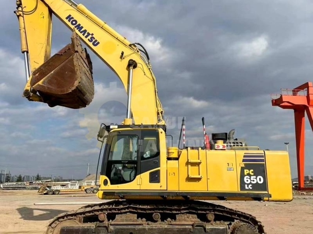 Used Komatsu PC650-8