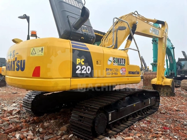 Used Komatsu PC220-8