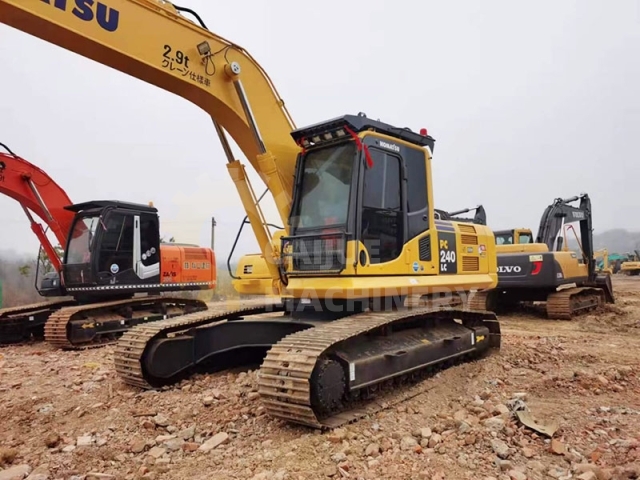 Used Komatsu PC240-8