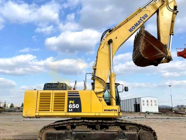 Used Komatsu PC650-8