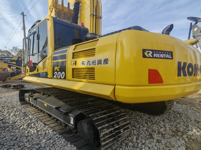 Used Komatsu PC200-8