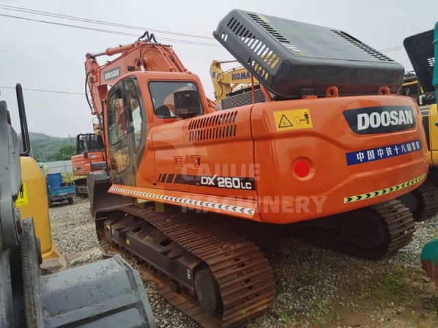 Used Doosan DX260