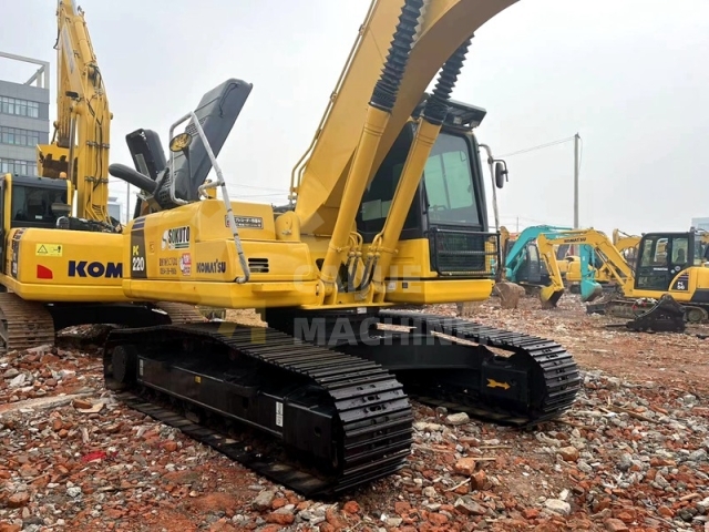 Used Komatsu PC220-8