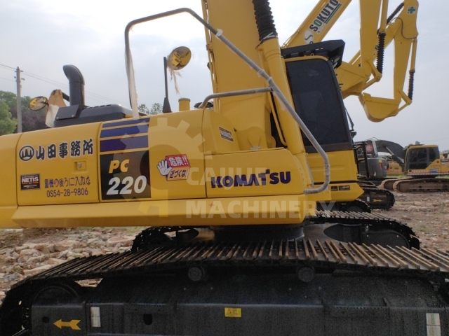 Used Komatsu PC220-8