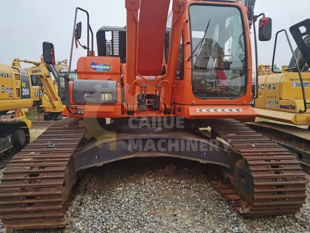 Used Doosan DX260