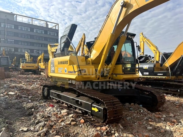 Used Komatsu PC240-8