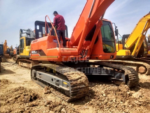 Used Doosan DH225-9