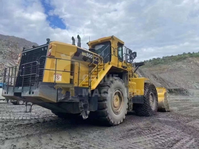 Used KOMATSU WA900