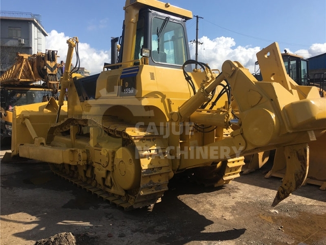 Used KOMATSU D155AX-5