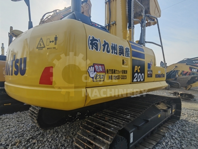 Used Komatsu PC200-8