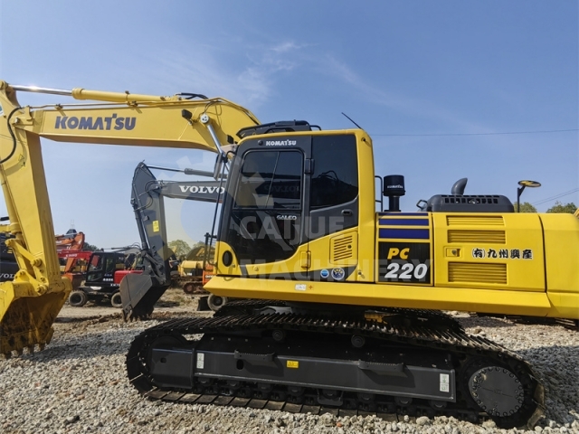 Used Komatsu PC220-8MO