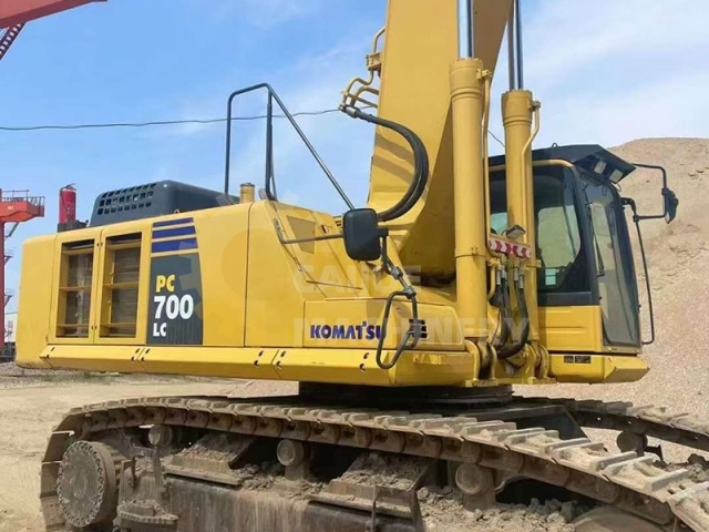 Used Komatsu PC700-8