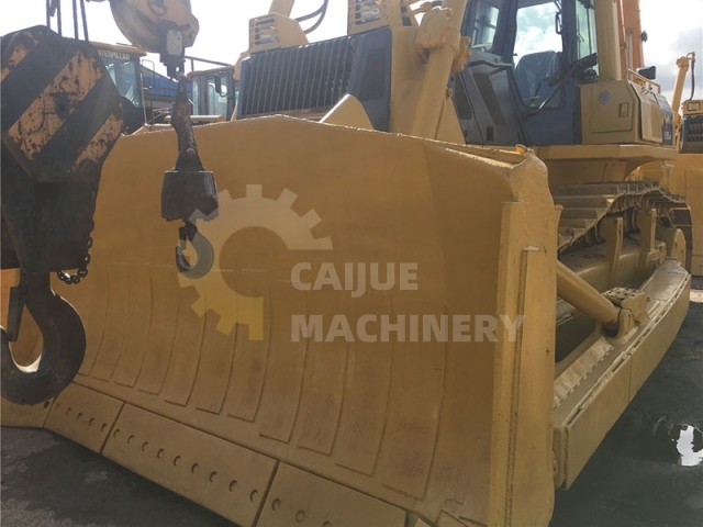 Used KOMATSU D155AX-5