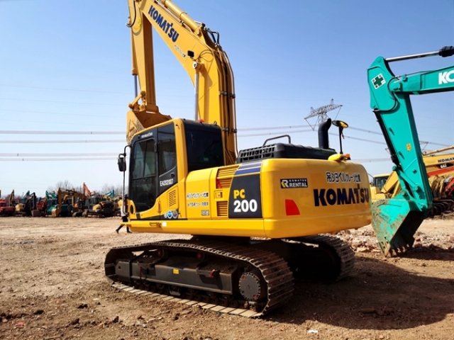 Used Komatsu PC200-8